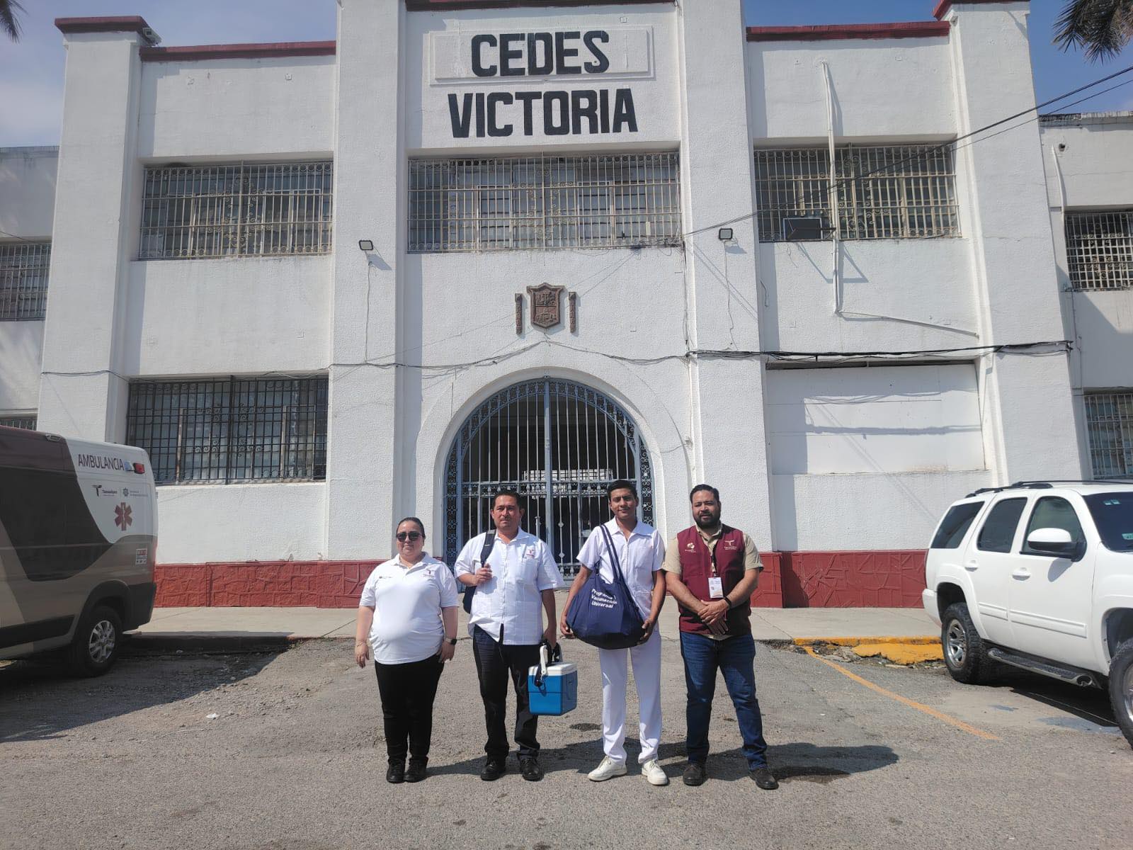 Llevan vacuna contra el sarampión a población de penales