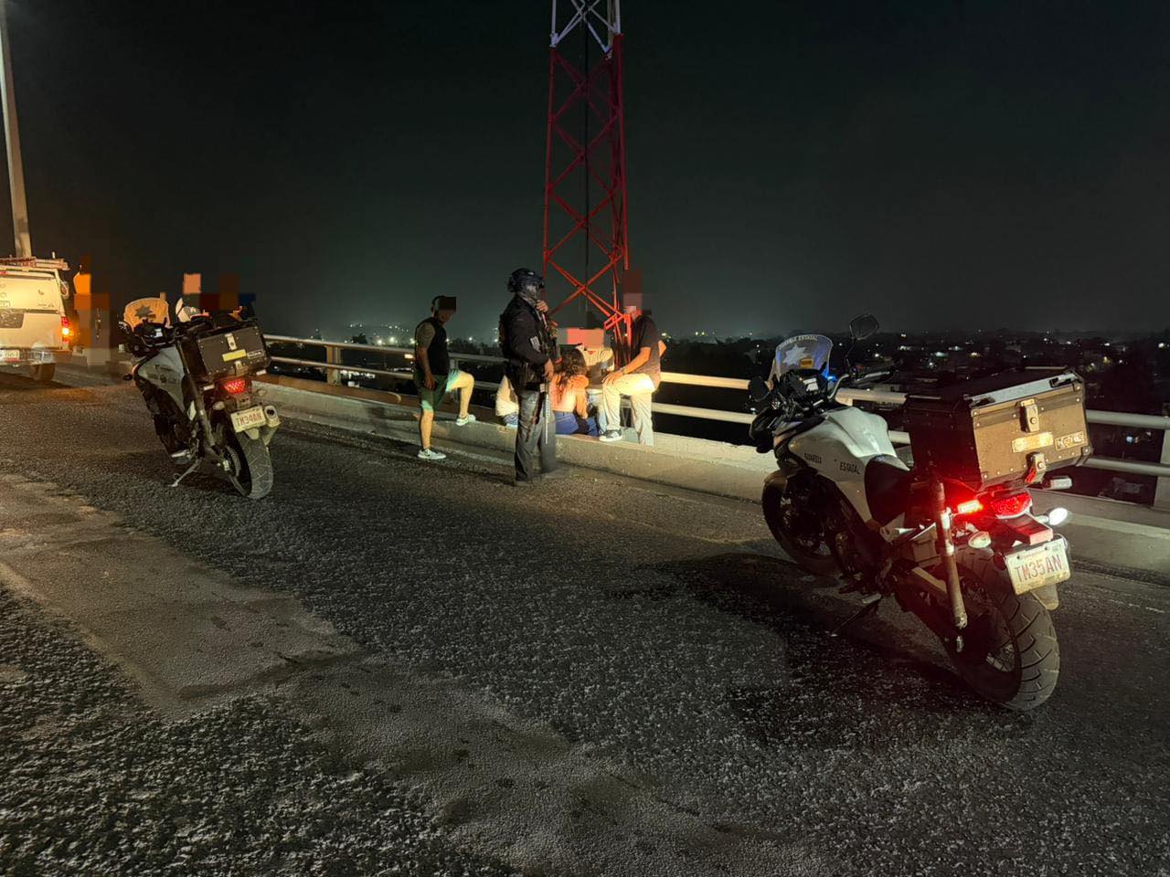 Rescatan a mujer que intentaba suicidarse en el puente Tampico