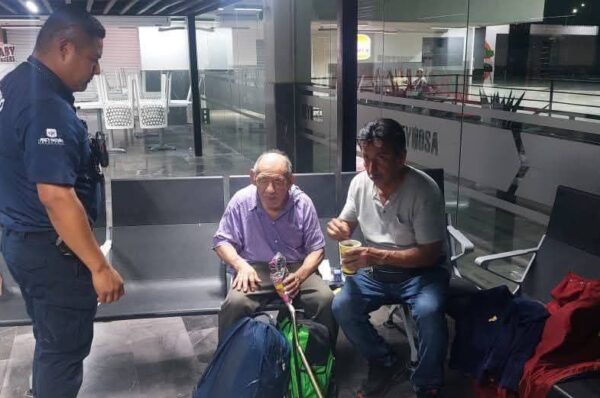 Atienden a adulto mayor en situación de vulnerabilidad en la Central de Autobuses de Reynosa