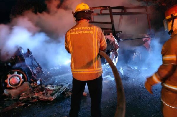 Se incendia patrulla militar frente a Velamar en el Corredor Urbano
