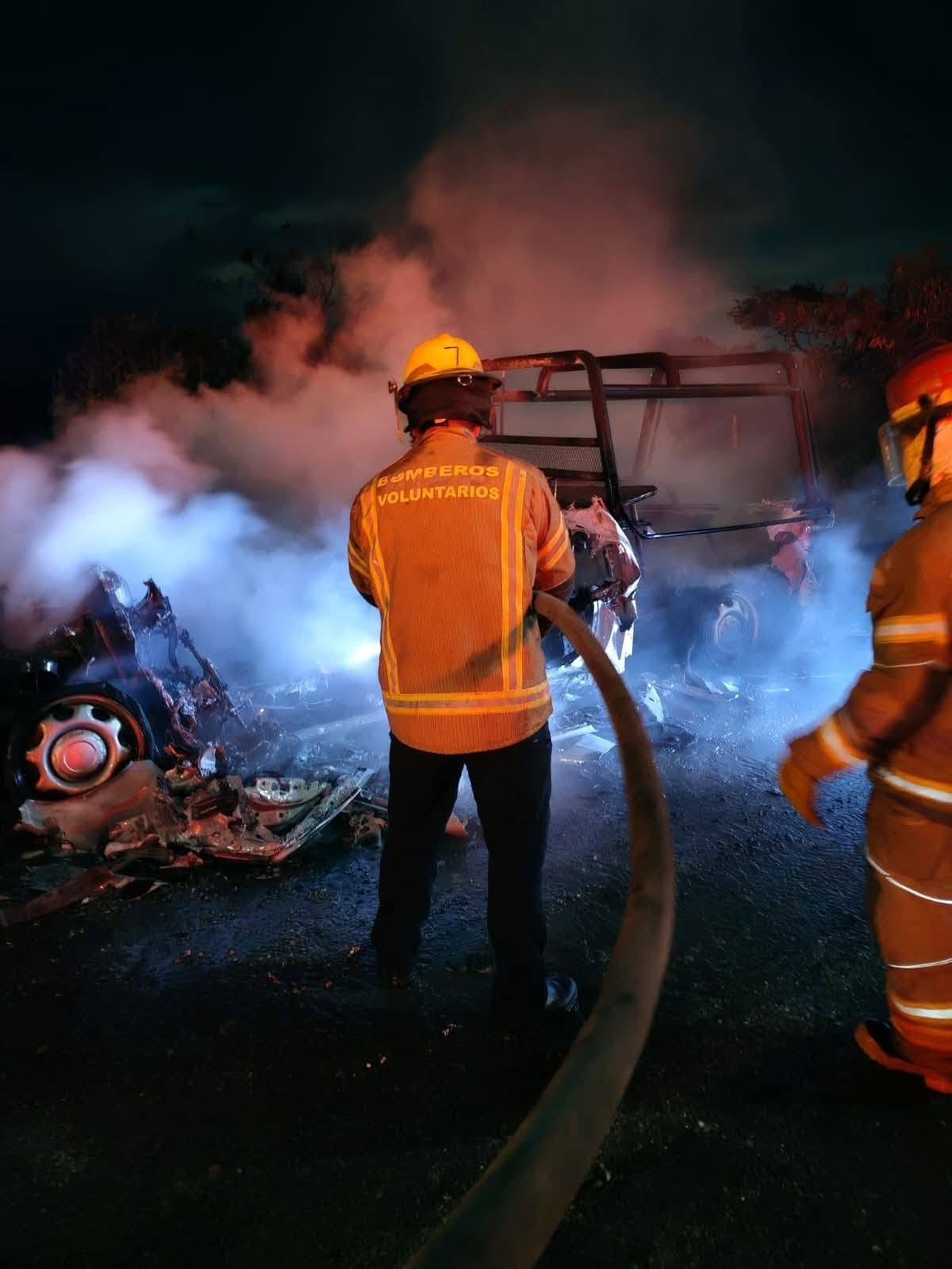 Se incendia patrulla militar frente a Velamar en el Corredor Urbano