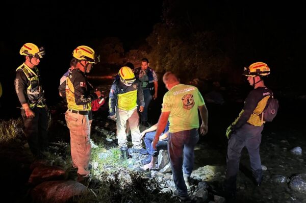 Rescatan a dos personas extraviadas en el Cañón del Novillo