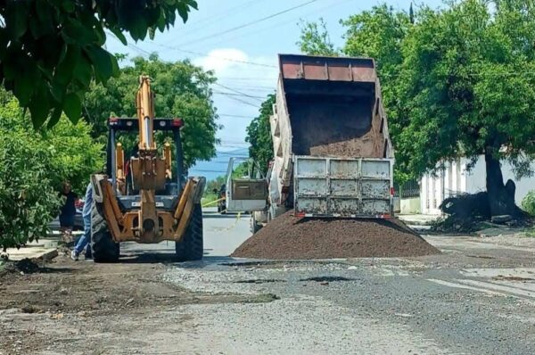 Reparan socavón en la colonia Ampliación Libertad tras lluvias recientes