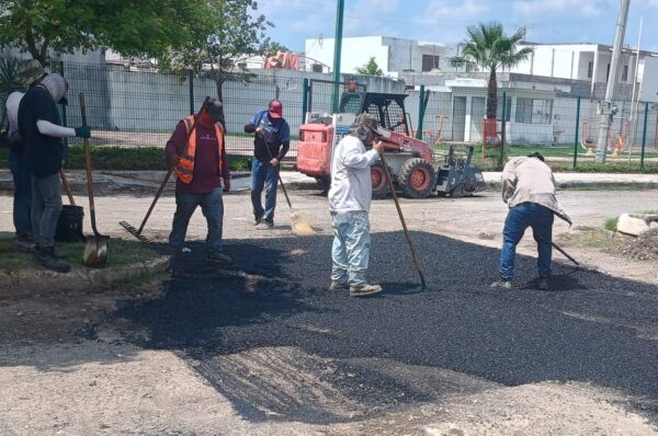 Reactivan bacheo en Victoria para reparar calles dañadas por lluvias