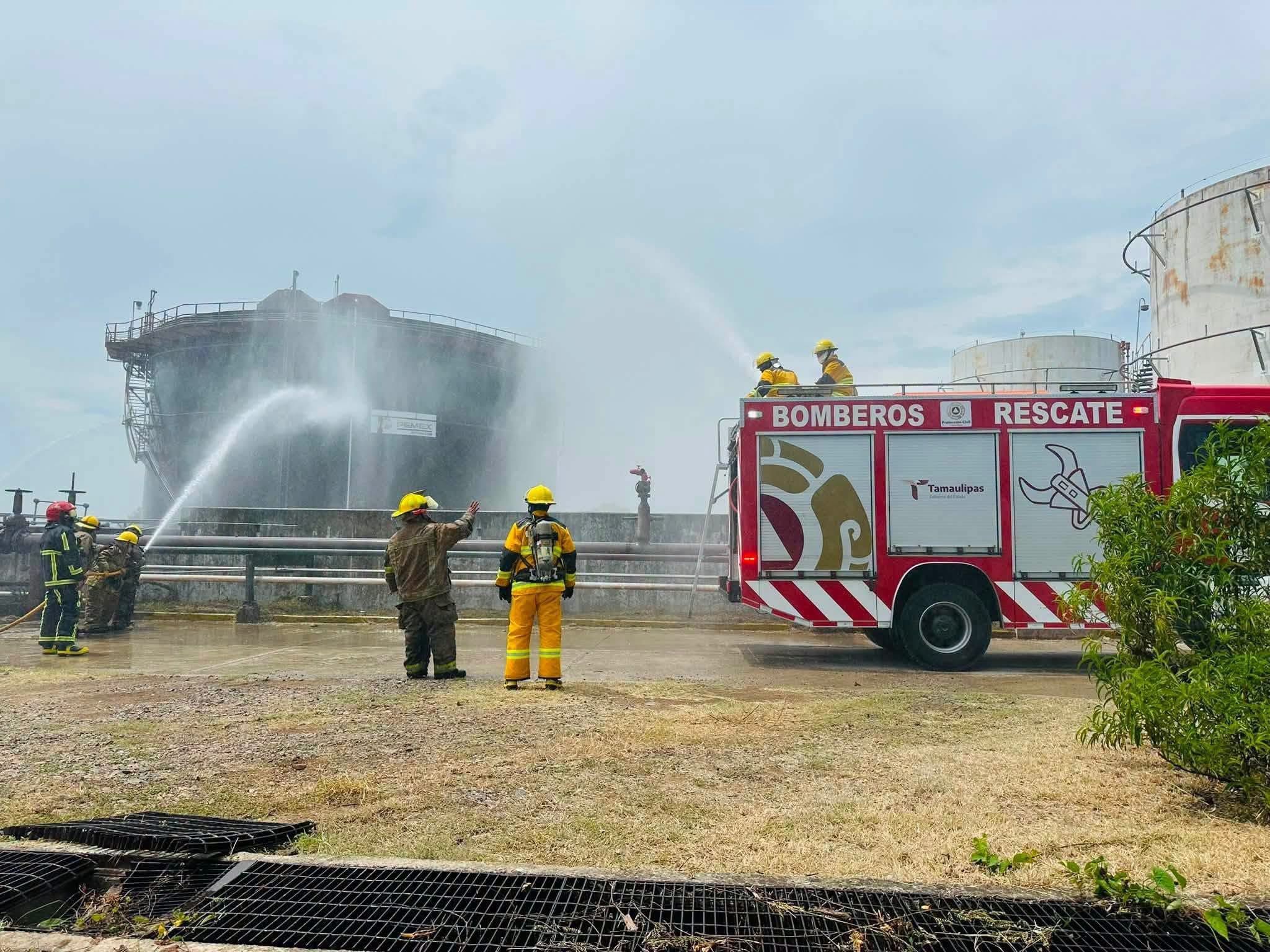 Participan corporaciones de auxilio en simulacro por fuga de hidrocarburo en instalaciones de PEMEX