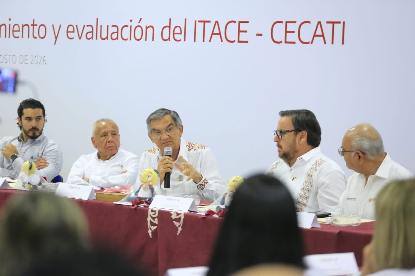 Fortalecemos Gobernador, Américo Centros de Capacitación
