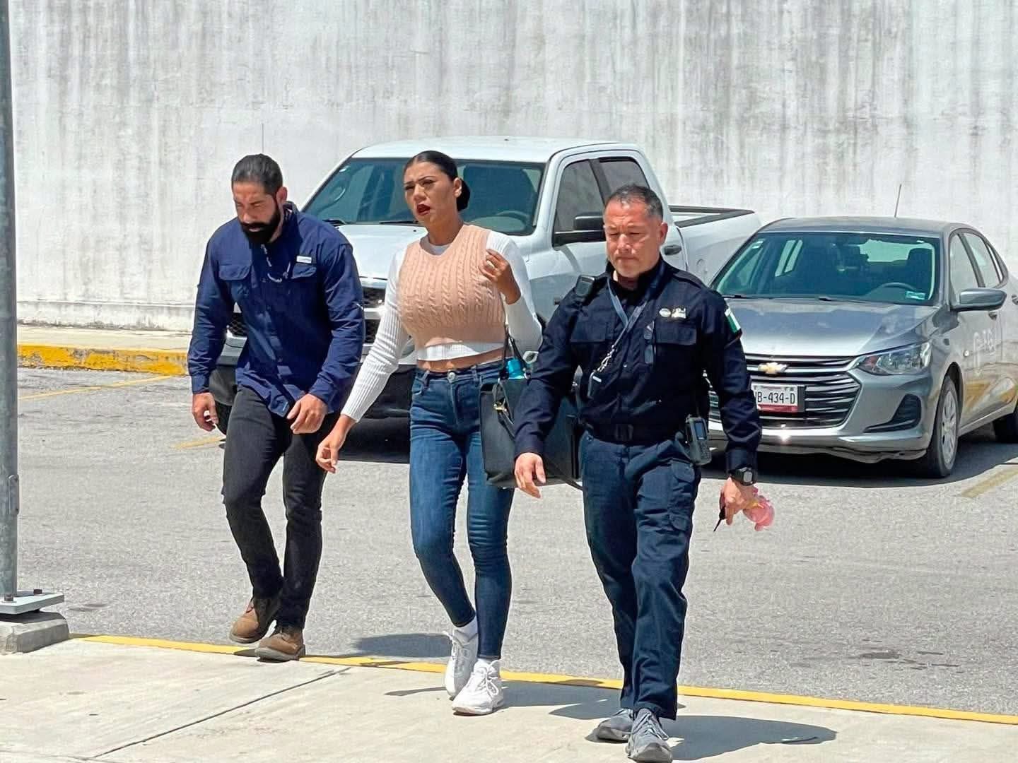 🚨 Alejandra Quintos llega a audiencia en Ciudad Mante bajo estricta escolta de la Fiscalía