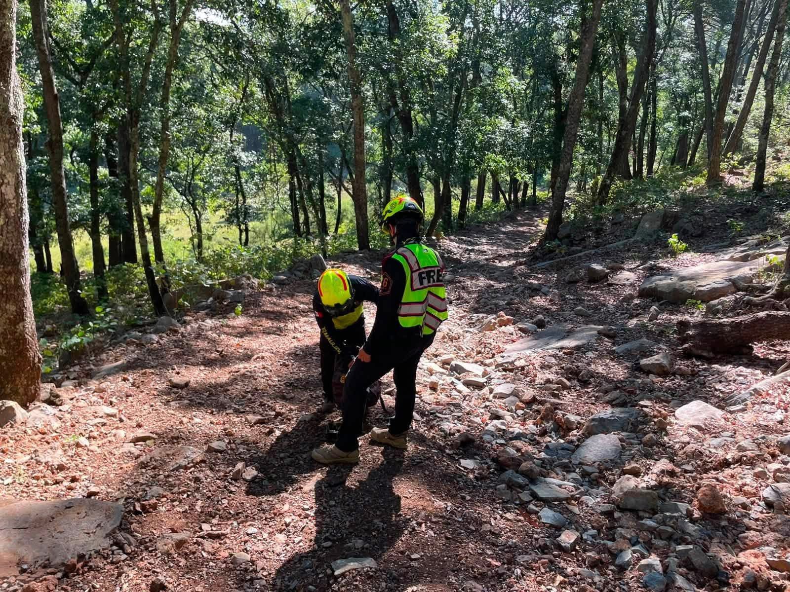 Localizan con vida a dos hombres extraviados en la Sierra Madre
