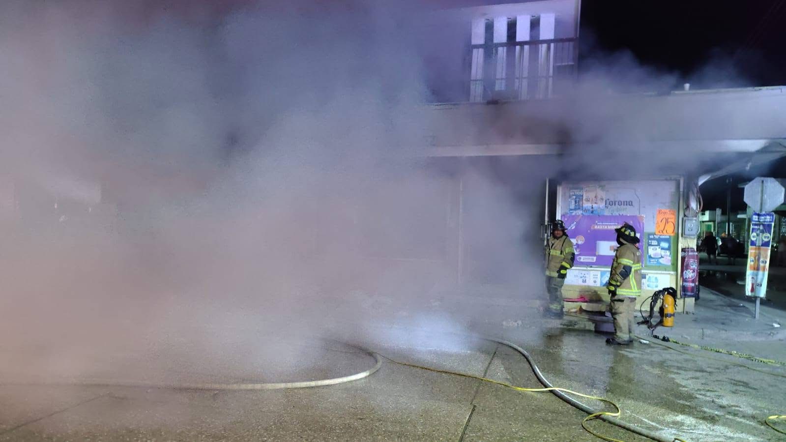 ⚠️👩🏽‍🚒Incendio consume abarrote en la colonia Borreguera de Tampico