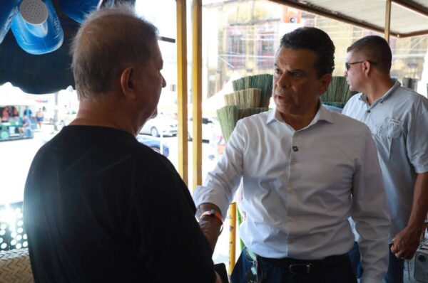 Atiende alcalde Lalo Gattás llamado de locatarios del Mercado Argüelles.