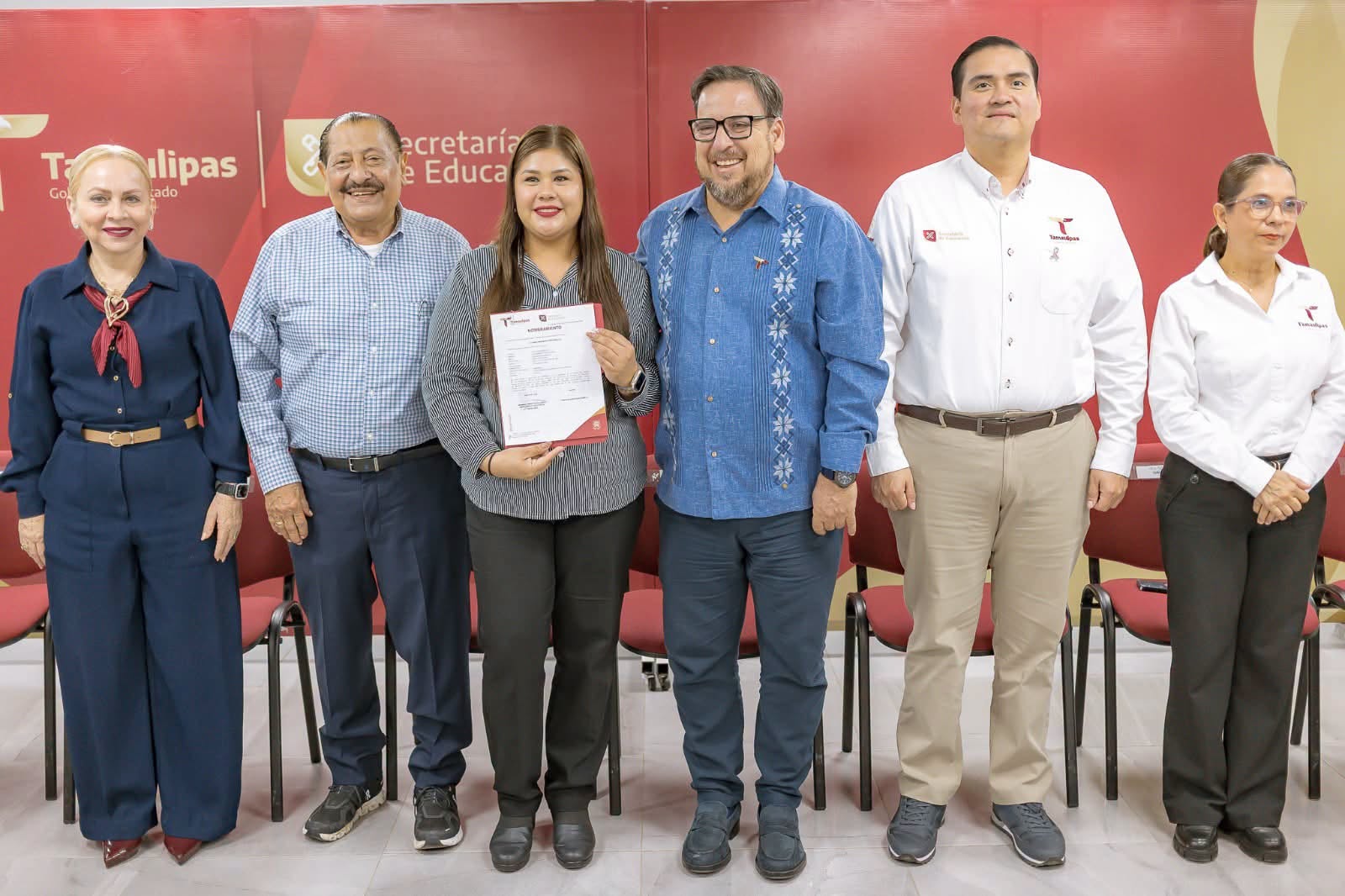Reconoce SET derechos laborales con entrega de 44 nombramientos a trabajadores de la educación