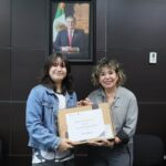 Entrega SEBIEN computadoras a estudiantes