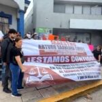 ⚠️🔴Director acusado de abuso sigue proceso en casa, se manifestaron en su favor