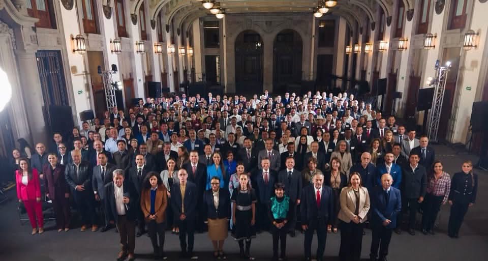 Asiste Américo Villarreal a reunión nacional para revisar avances de Vivienda para el Bienestar